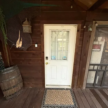 Bunk House The Roost Cabins Lakehills Exterior photo