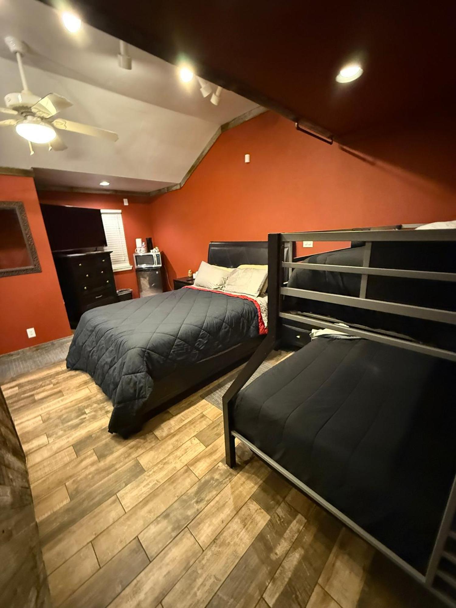 Bunk House The Roost Country house *