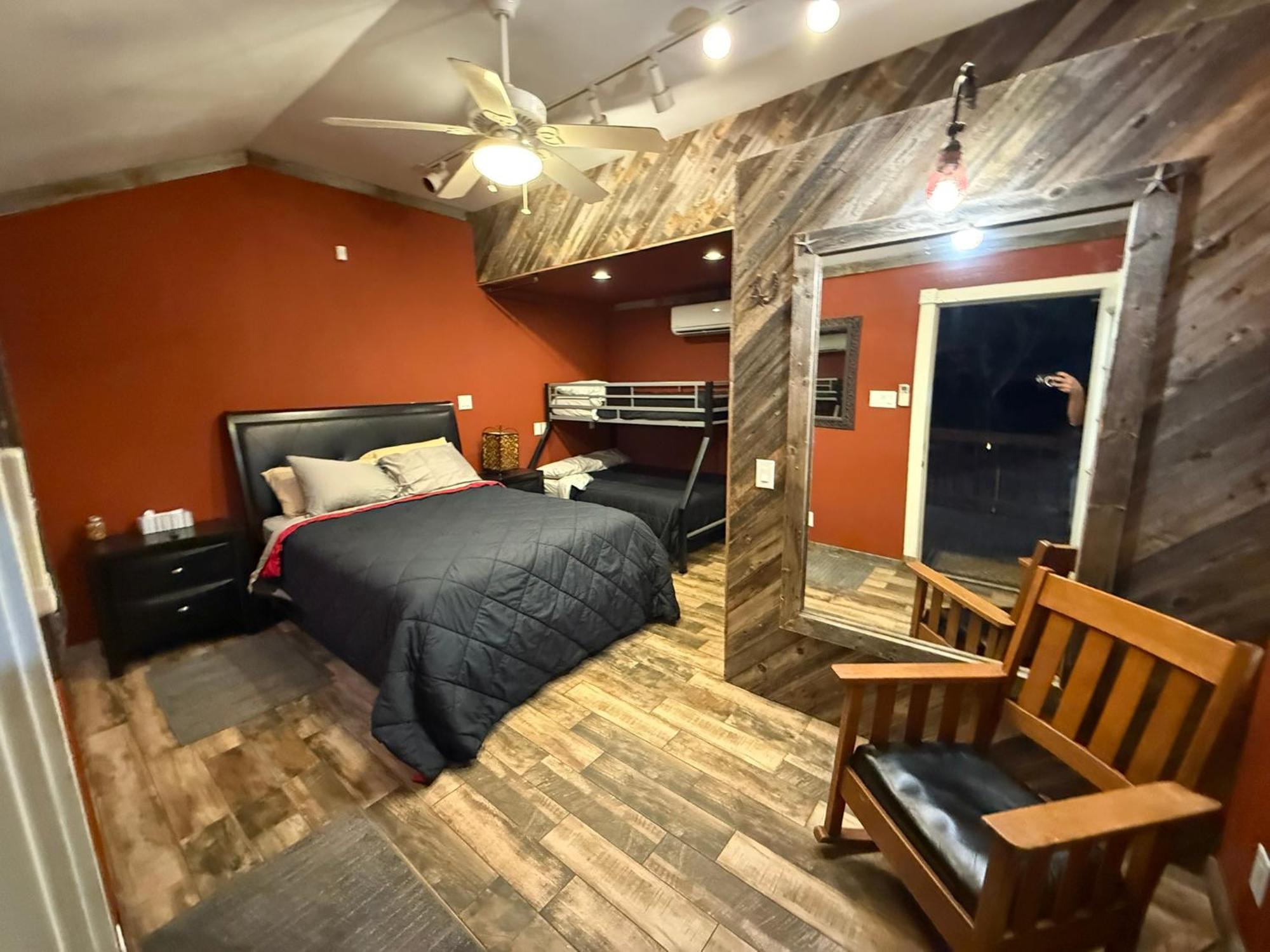 Bunk House The Roost * Lakehills