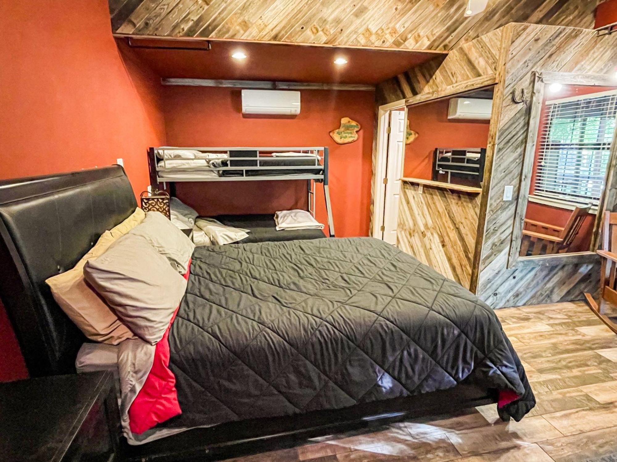 Bunk House The Roost Casa rural Lakehills